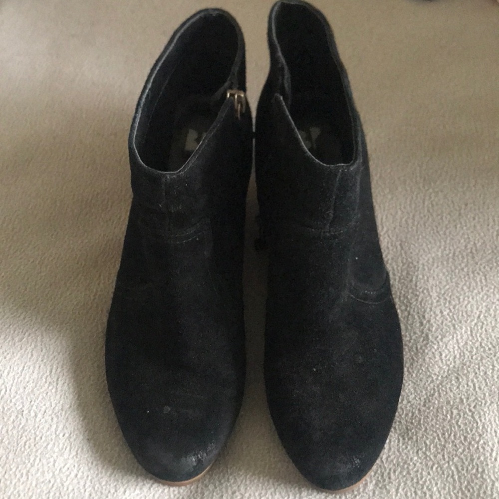 Black wedges
